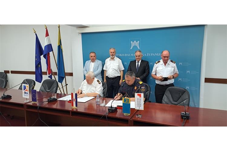 Slika /slike/Vijesti/HVZ-potpisivanje sporazuma (3).jpg